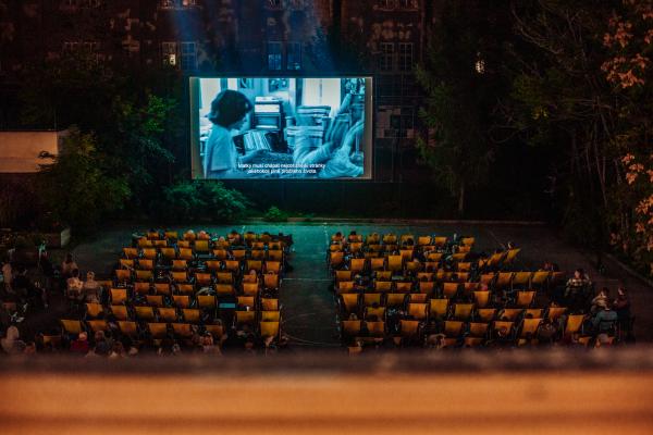 Letní kino v Kasárnách Karlín